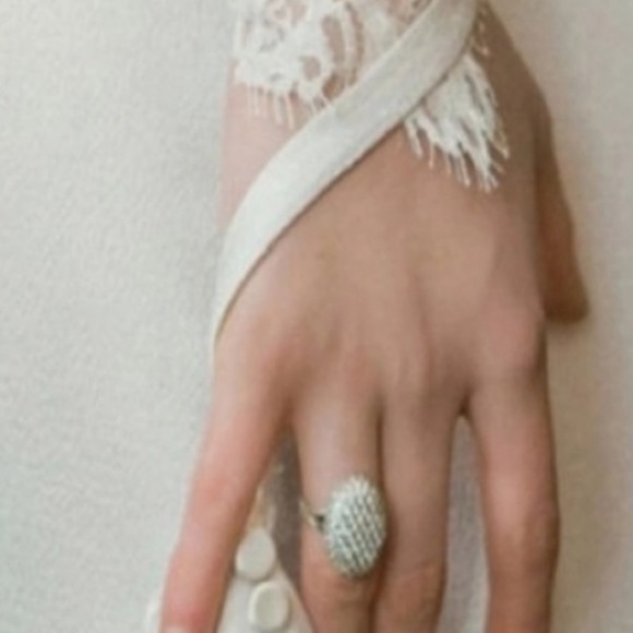 Bella Twilight Engagement Ring Edward - Picture 4 of 6